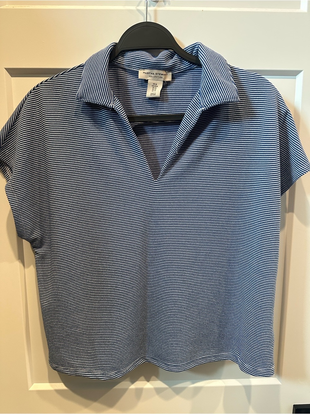 Martha Stewart V neck top medium